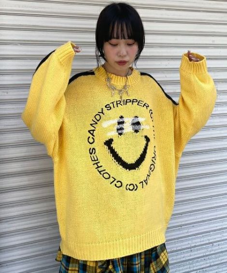 BLINDFOLDED SMILE KNIT