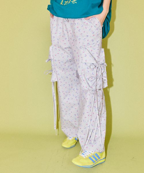 TINY FLOWER CARGO PANTS | Candy Stripper（キャンディ