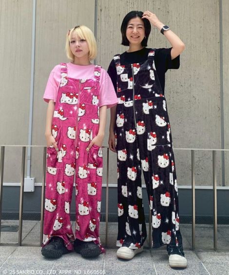【HELLO KITTY】<br>KILA KILA VELOUR SALOPETTE
