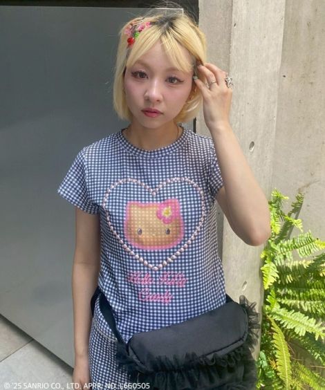 【HELLO KITTY】<br>GINGHAM CHECK BABY TEE